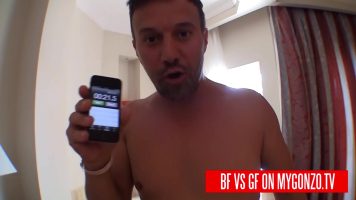 يضبط الرجل المنحرف الموقت ليرى كم من الوقت يمارس الجنس مع صديقته الرائعة