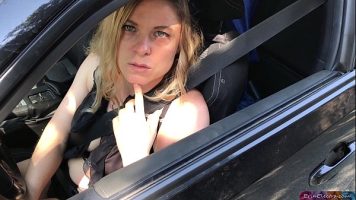 تعاني جبهة مورو مارس الجنس بين ثدييها وفي بوسها حتى تتلقى الحيوانات المنوية في الصيدلية